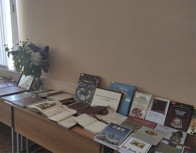 Изображение Книжная выставка к XIII Международной научной конференции «Славянский мир: духовные традиции и словесность»
