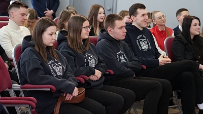 Изображение Студенты и молодые семьи Державинского – участники встречи с главой региона Максимом Егоровым