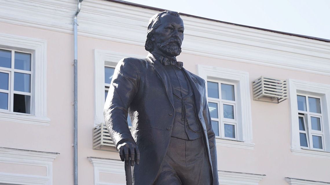 Державинцы стали участниками открытия памятника светилу российской адвокатуры Фёдору Плевако фото детальные