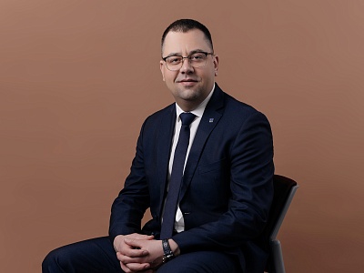 Изображение И.о. ректора Державинского Павел Моисеев поздравляет с Днем учителя