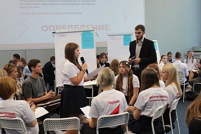 Изображение Студенты Державинского – наставники проектных команд школьников по программе «Обучение служением. Первые»