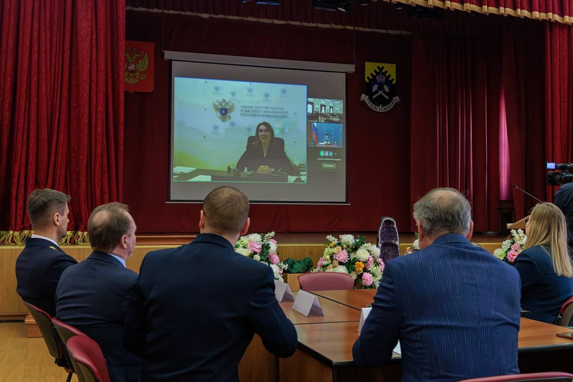 Державинский – организатор семинара-совещания «Семья – опора современного общества» для вузов УФО фото детальные