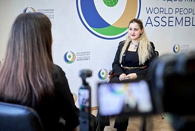 Студентка Державинского Лаетитиа Бушек выступила на Модели ООН МГУ фото анонса