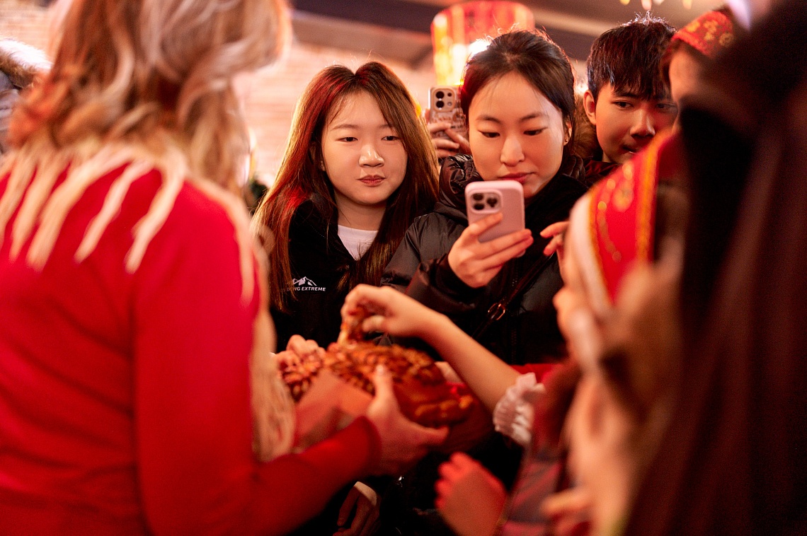 Широкая Масленица и Китайский Новый год: Державинский организовал объединяющий две культуры праздник фото детальные