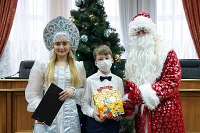 Изображение В университете проходят новогодние благотворительные акции в рамках проекта «Державинский – детям»