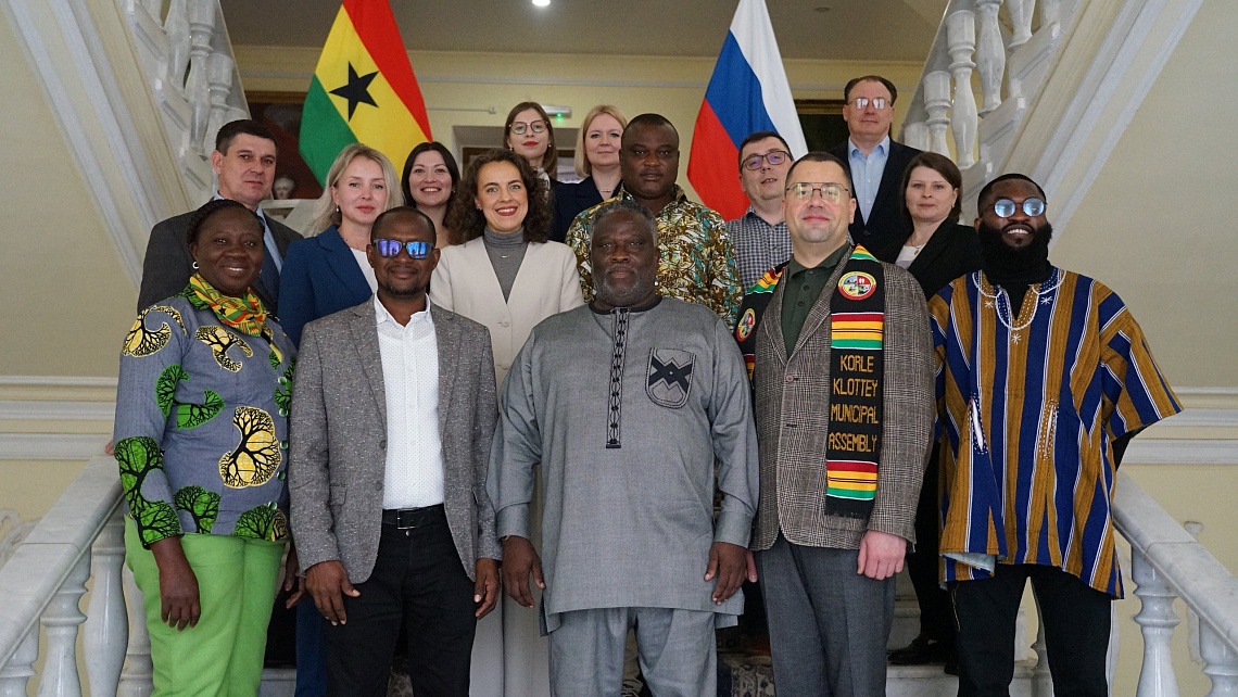 Круглый стол «Развитие российско-ганского сотрудничества в области образования, науки и культуры» прошел в Державинском фото детальные