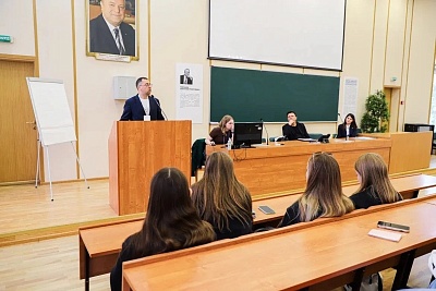 Ректор Державинского Павел Моисеев поделился своим видением четвертой миссии вуза на Фестивале студенческих семей фото анонса