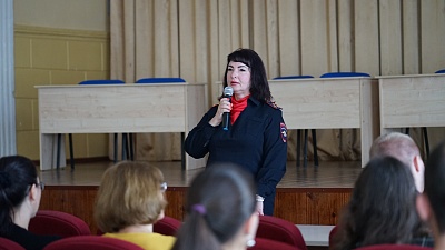 Изображение Представители правоохранительных органов обсудили с державинцами вред наркотиков