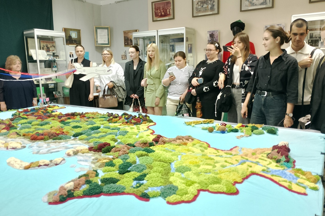 Вязаную карту страны из Державинского музея внесли в Реестр рекордов России фото детальные