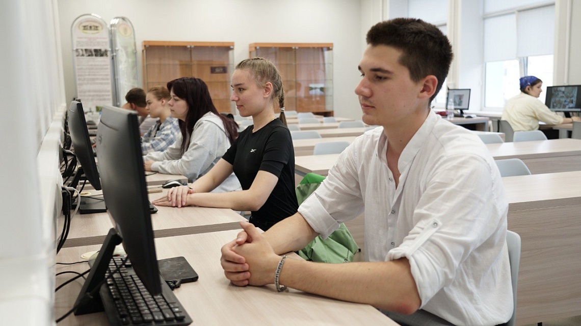 Студенты Державинского университета работали наблюдателями на ЕГЭ Студенты Державинского университета работали наблюдателями на ЕГЭ фото детальные