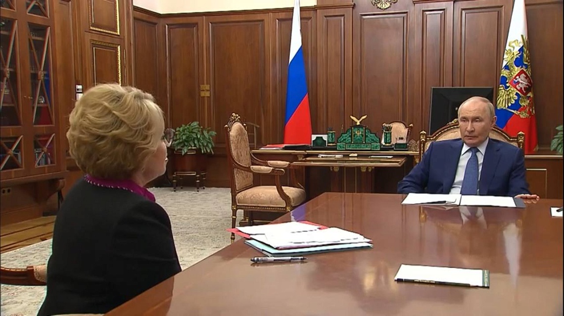 Тема студенческих семей обсуждалась на встрече президента России Владимира Путина с председателем Совета Федерации Валентиной Матвиенко Тема студенческих семей обсуждалась на встрече президента России Владимира Путина с председателем Совета Федерации Валентиной Матвиенко фото детальные
