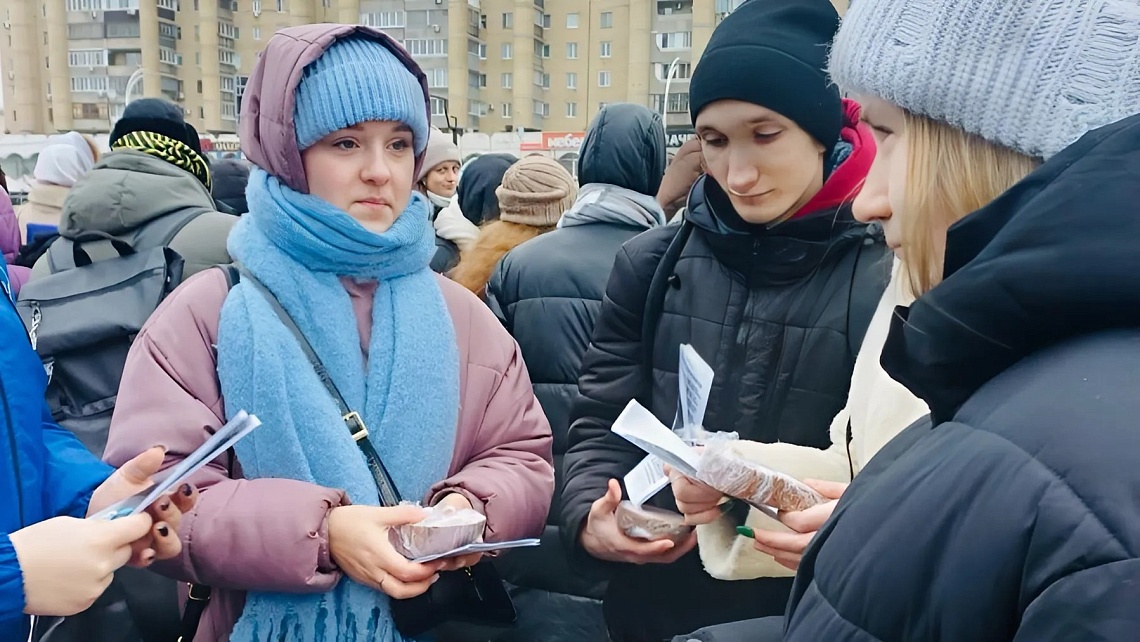 Студенты Державинского поддержали акцию «Блокадный хлеб» в День воинской славы России фото детальные