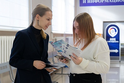 Изображение Абитуриенты познакомились с Державинским университетом